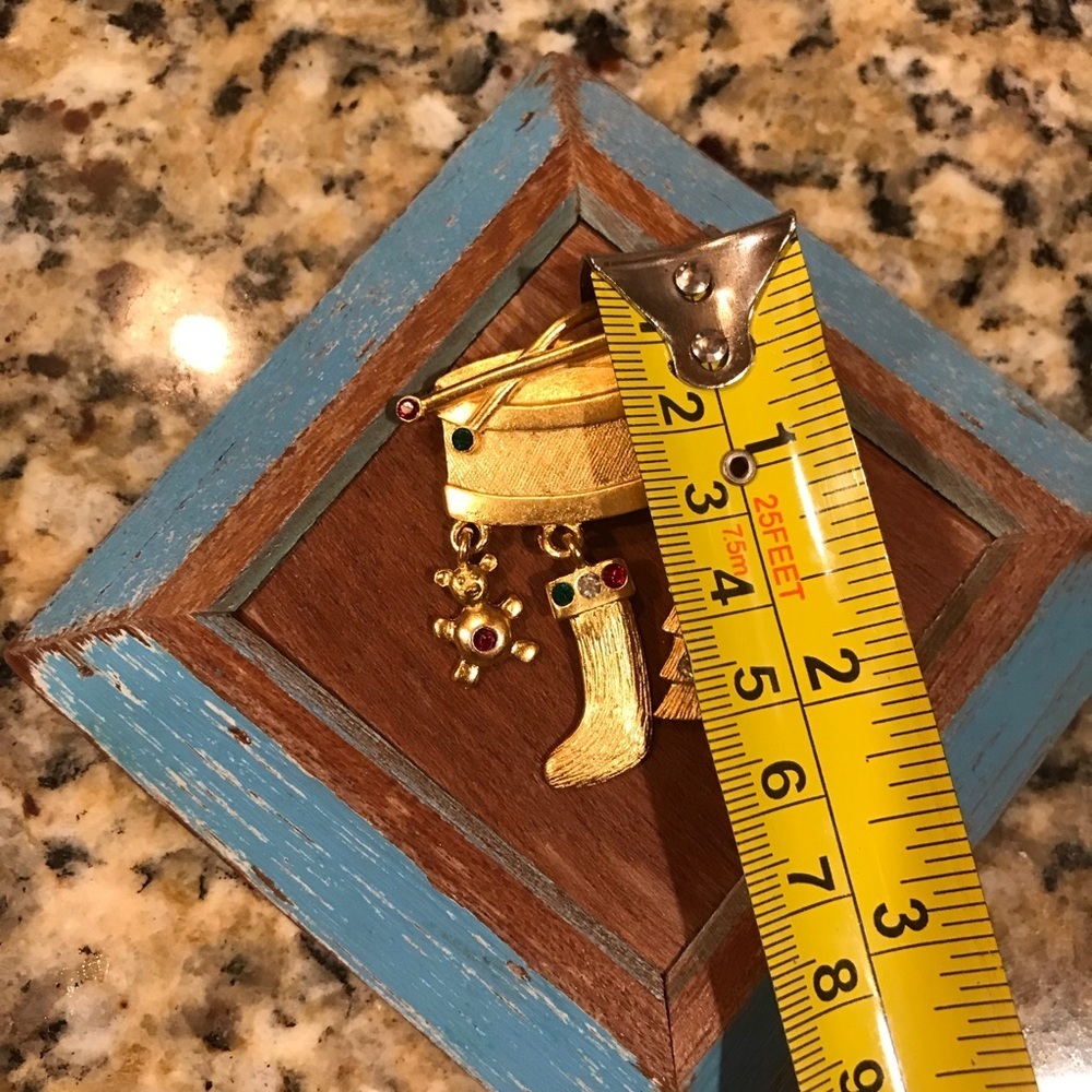 🌲VINTAGE Holiday Pin - Picture 4 of 4